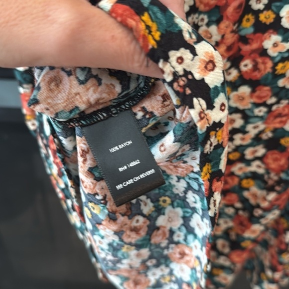 Torrid Rayon Twill Ruffle Mock Neck Tank Blouse Top Sz 00 - Picture 4 of 4